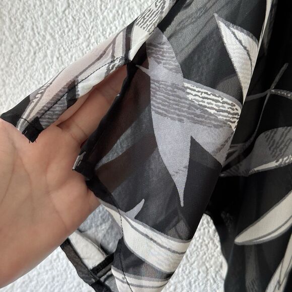 Banana Republic Sheer Short Sleeve Blouse Leaf Pattern Black Women’s Size Large - Picture 4 of 12